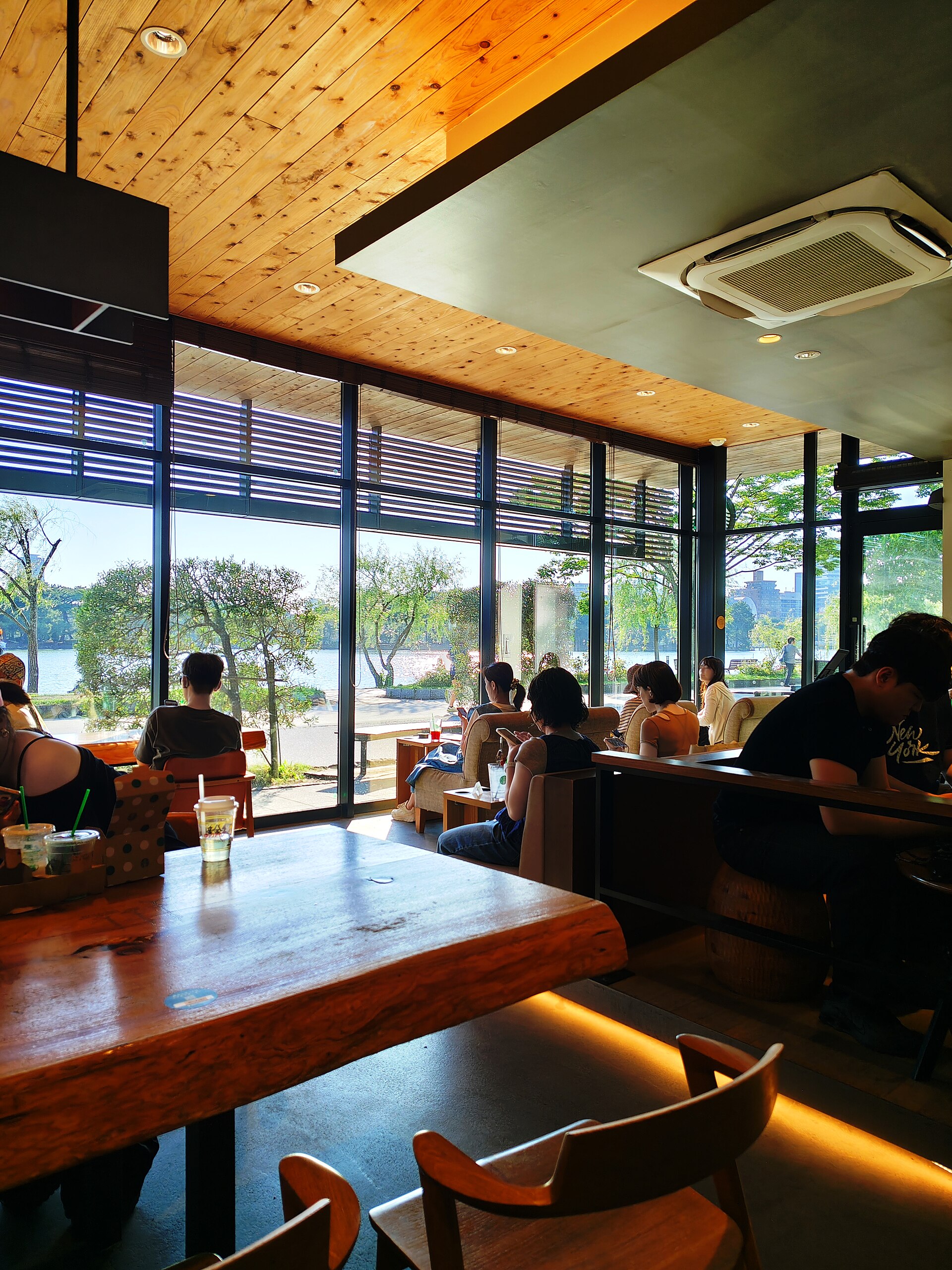 Starbucks (สตาร์บัคส์) — 10 อันดับแบรนด์ฟาสต์ฟู้ดและ QSR ที่มีสาขาทั่วโลกมากที่สุดในปัจจุบัน