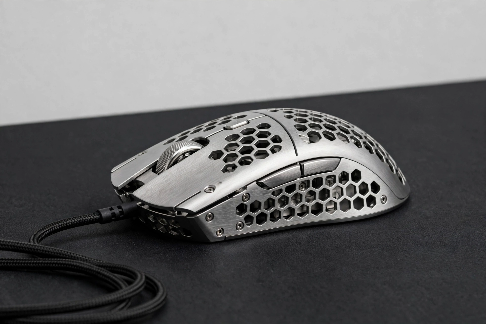WLMOUSE Beast X Mini Pro — 10 อันดับเมาส์เกมมิ่งไร้สายที่มีน้ำหนักเบาที่สุดในโลก วางจำหน่ายในไทย ปี 2026
