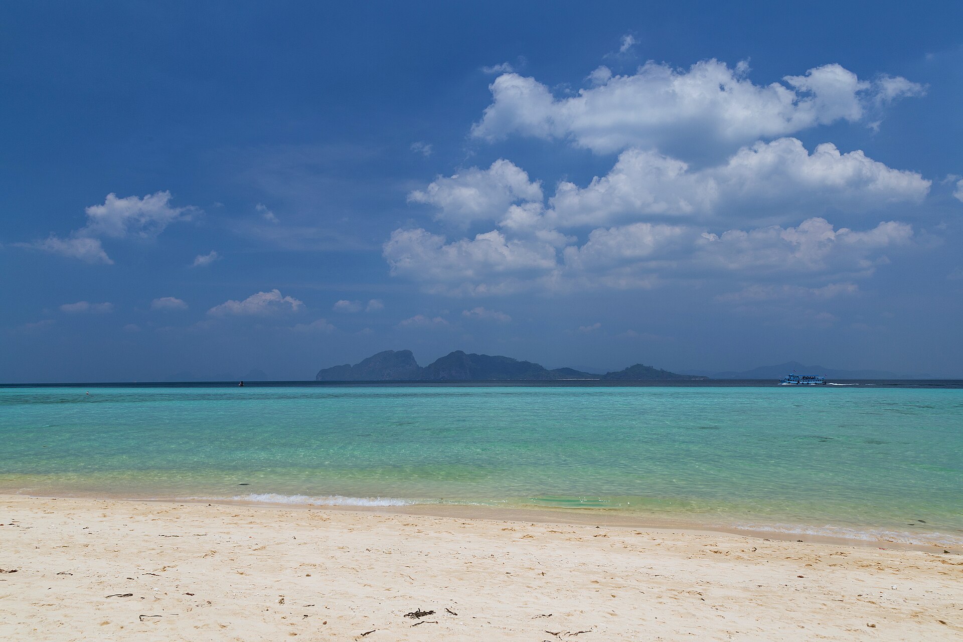 เกาะกระดาน (Koh Kradan) — 10 เกาะสวยน้ำใสยอดนิยมในไทย น่าไปสัมผัสทะเลอันดามันและอ่าวไทยรับฤดูกาลท่องเที่ยวปลายปี 2569