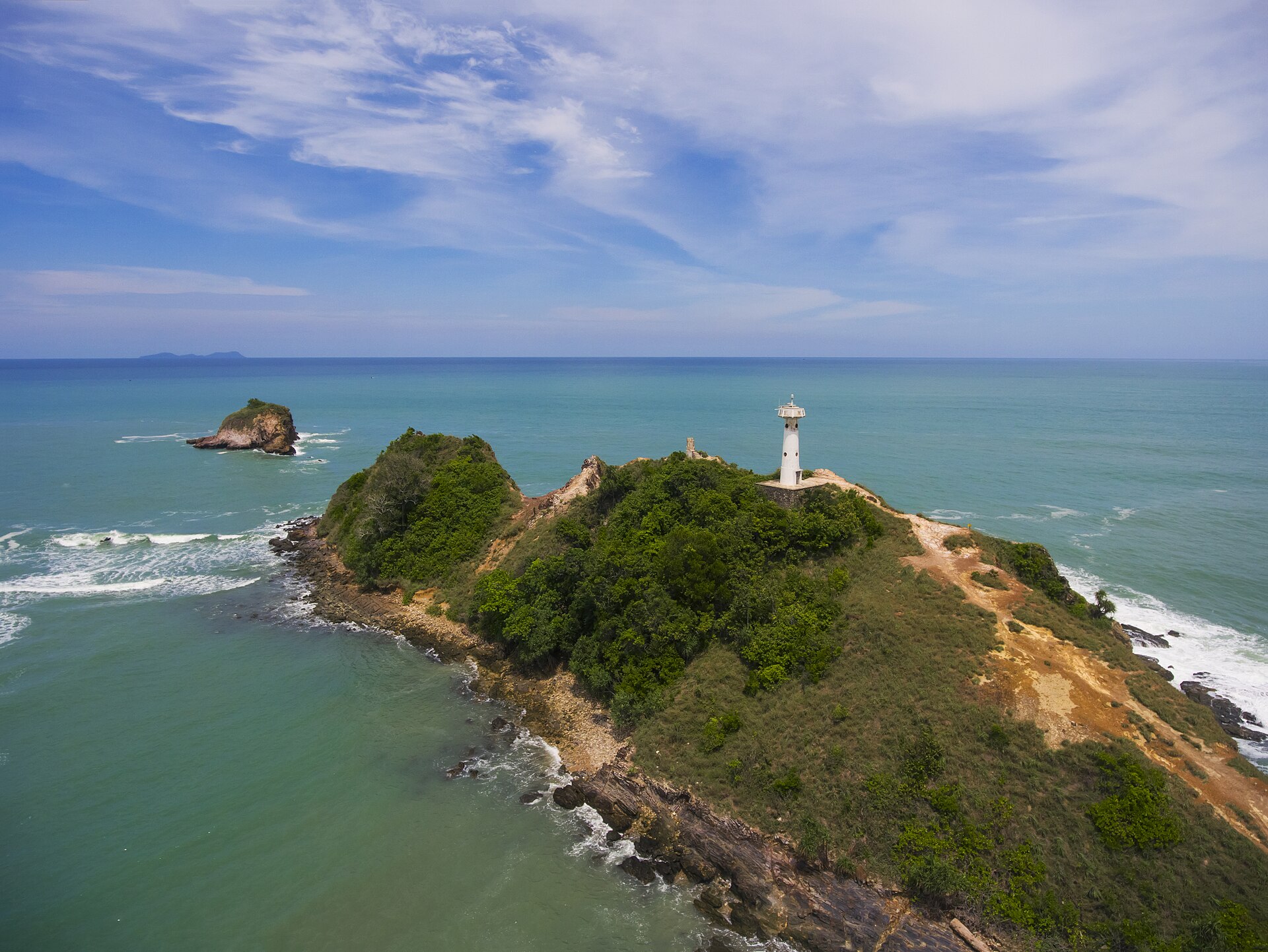 เกาะลันตา (Koh Lanta) — 10 เกาะสวยน้ำใสยอดนิยมในไทย น่าไปสัมผัสทะเลอันดามันและอ่าวไทยรับฤดูกาลท่องเที่ยวปลายปี 2569