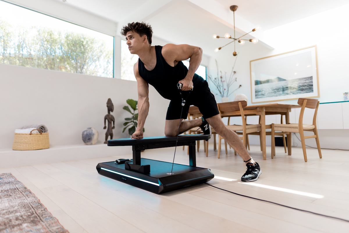 Vitruvian Trainer+ — 10 เครื่องออกกำลังกายและอุปกรณ์ฟิตเนสสำหรับ Home Gym ยอดนิยมปี 2026 เปลี่ยนพื้นที่บ้านเป็นสตูดิโอสุขภาพ