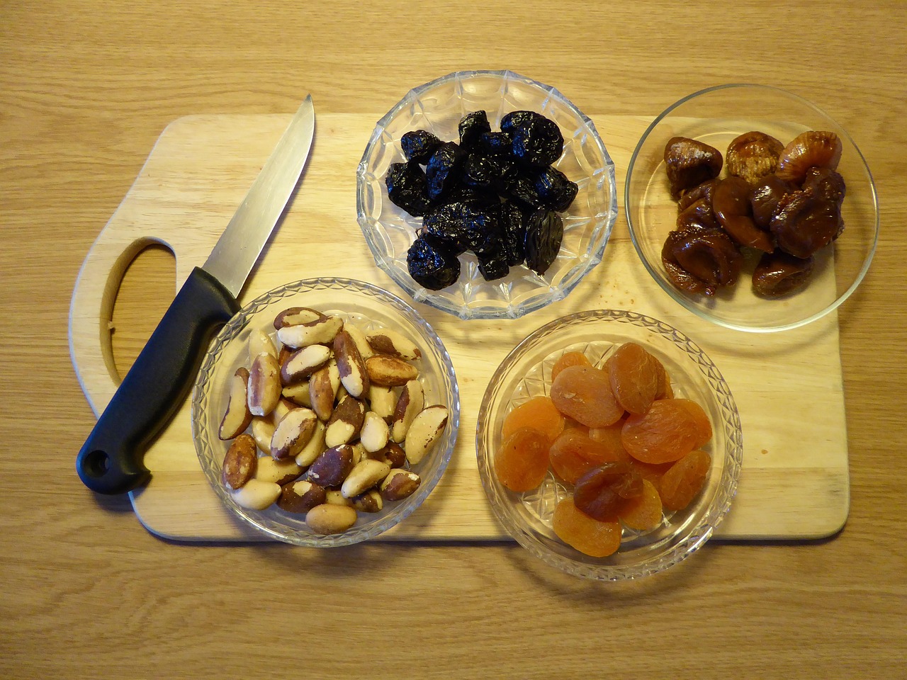 แอปริคอตอบแห้ง (Dried Apricots) — 10 อันดับอาหารธรรมชาติที่มีปริมาณโพแทสเซียมสูงที่สุดต่อ 100 กรัม