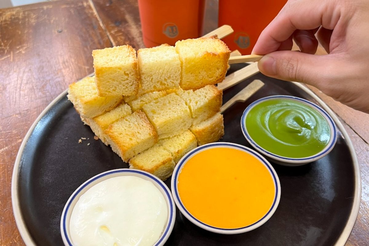 หนึ่ง นม นัว (Nueng Nom Nua) — 10 ร้านอาหารและสตรีตฟู้ดย่านบรรทัดทองยอดนิยมปี 2569 ปักหมุดแหล่งรวมของกินรอบดึกขวัญใจคนรุ่นใหม่