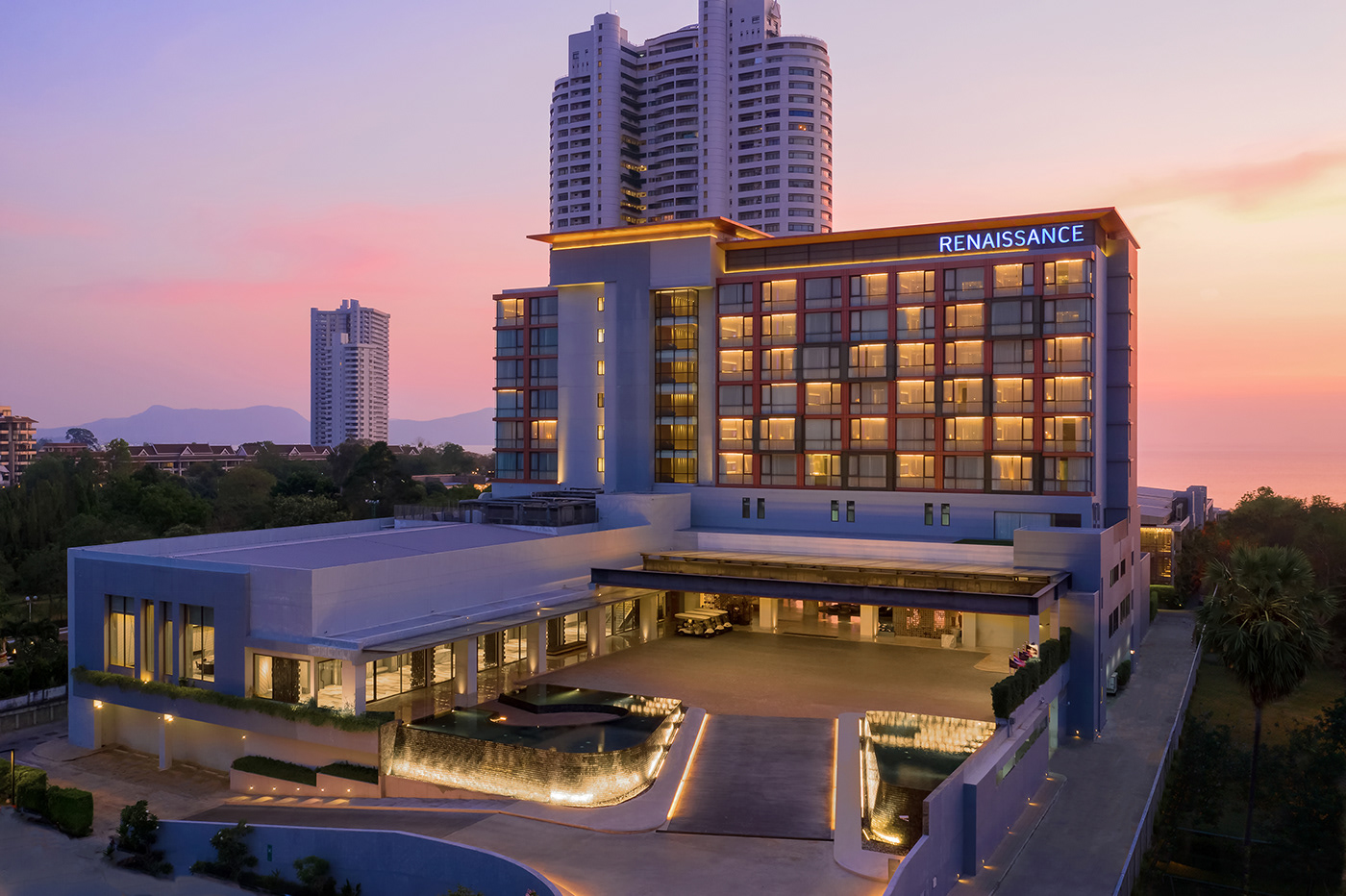 Renaissance Pattaya Resort & Spa (เรเนซองส์ พัทยา รีสอร์ท แอนด์ สปา) — 10 ที่พักและพูลวิลล่าริมทะเลพัทยา-สัตหีบยอดนิยมปี 2569 บรรยากาศสุดชิลล์เหมาะสำหรับทริปพักผ่อนใกล้กรุง