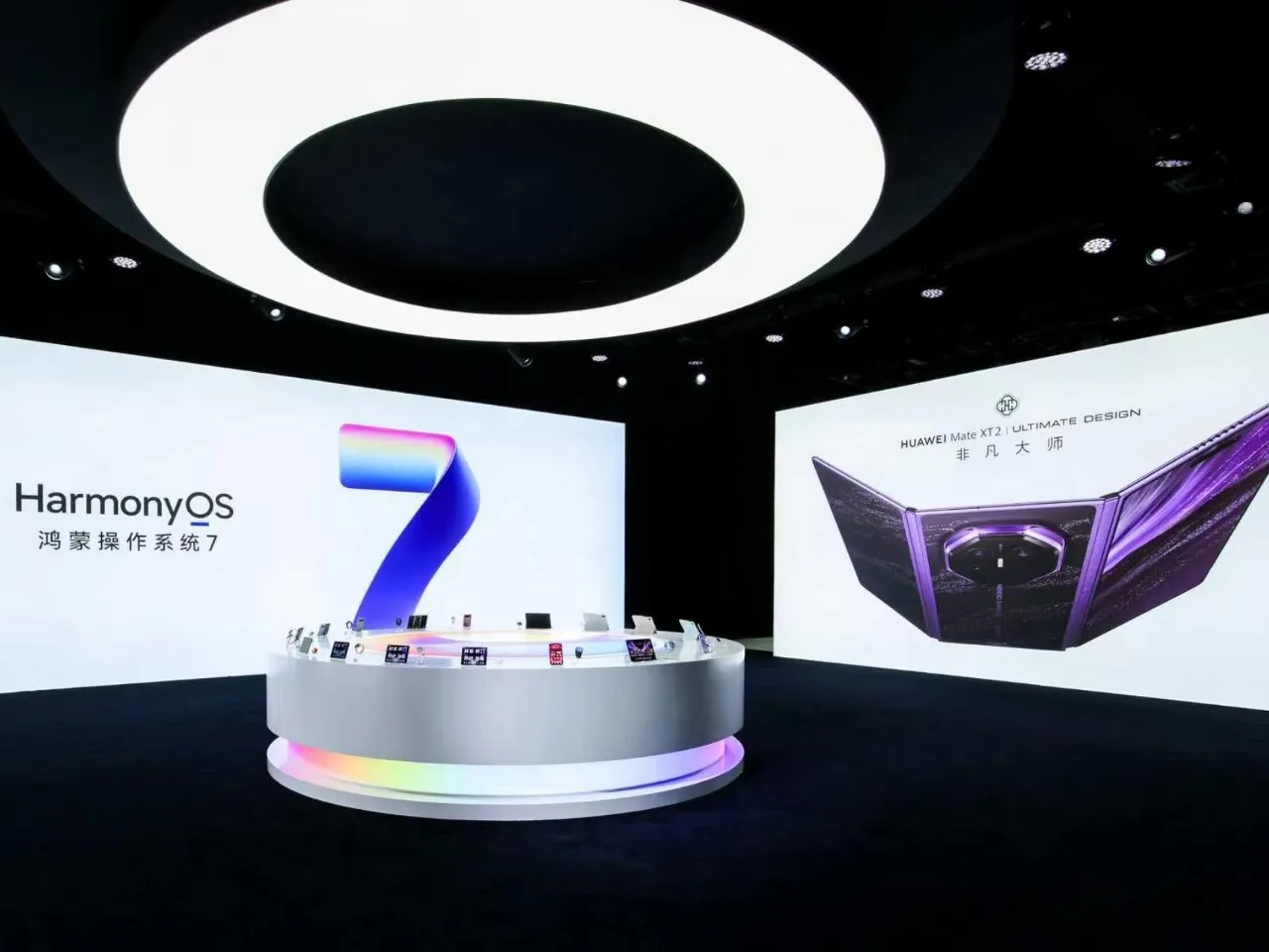 Huawei Mate XT 2 | Ultimate Design — 10 สมาร์ตโฟนจอพับและสมาร์ตดีไวซ์จอพับสามทบยอดนิยมแห่งปี 2026 ผสานนวัตกรรมบานพับและจอภาพไร้รอยต่อ