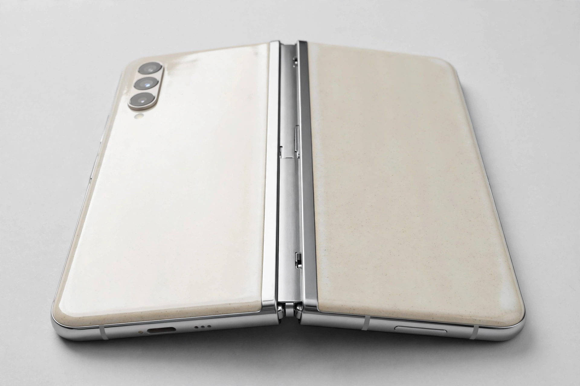Xiaomi Mix Fold 5 — 10 สมาร์ตโฟนจอพับและสมาร์ตดีไวซ์จอพับสามทบยอดนิยมแห่งปี 2026 ผสานนวัตกรรมบานพับและจอภาพไร้รอยต่อ