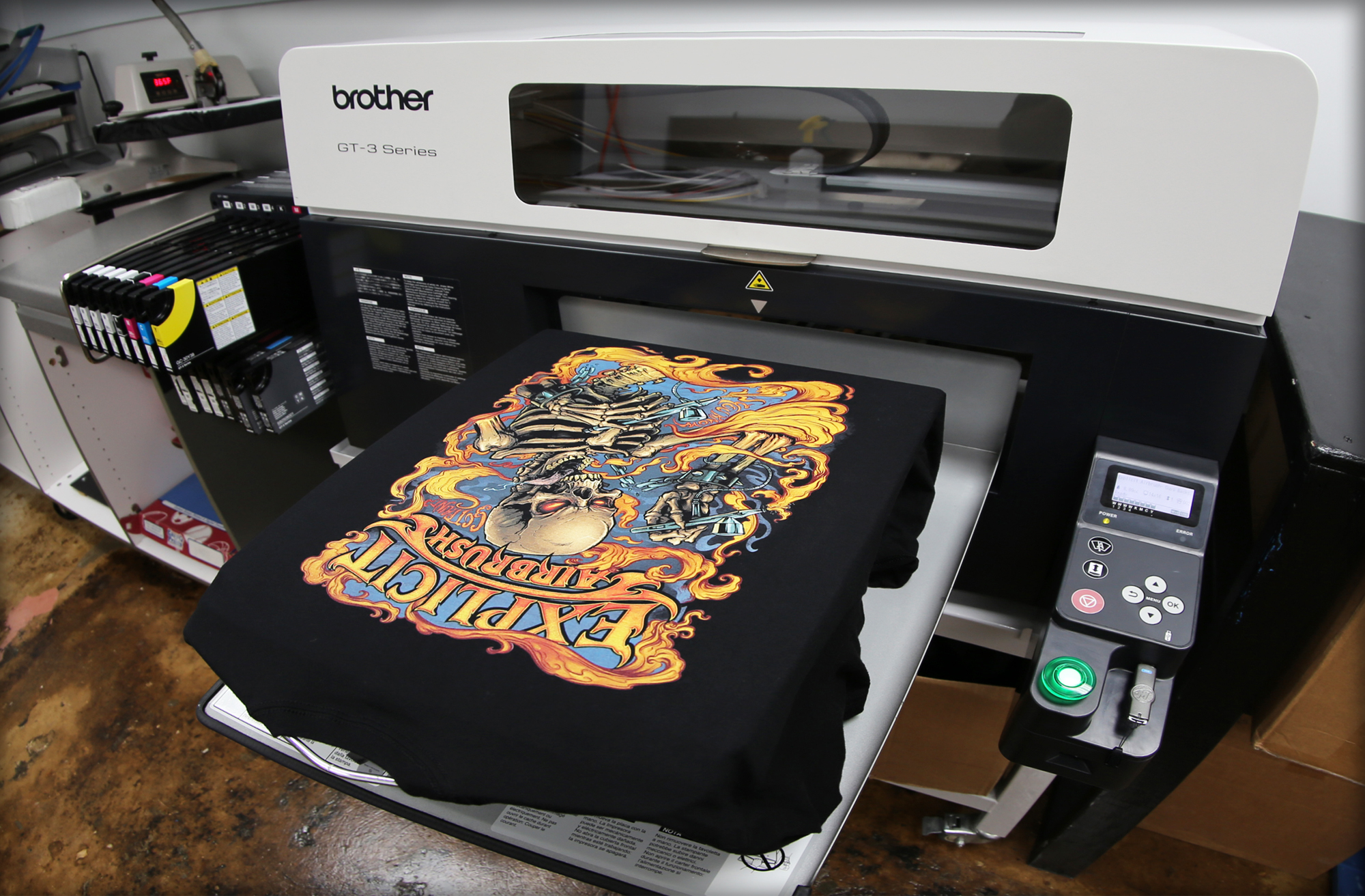 DTG Printing (Direct-to-Garment) — 10 เทคนิคการพิมพ์ลายและสกรีนเสื้อยอดนิยมปี 2026 คู่มือเลือกวิธีตกแต่งเนื้อผ้าให้ตอบโจทย์แบรนด์และยูนิฟอร์ม