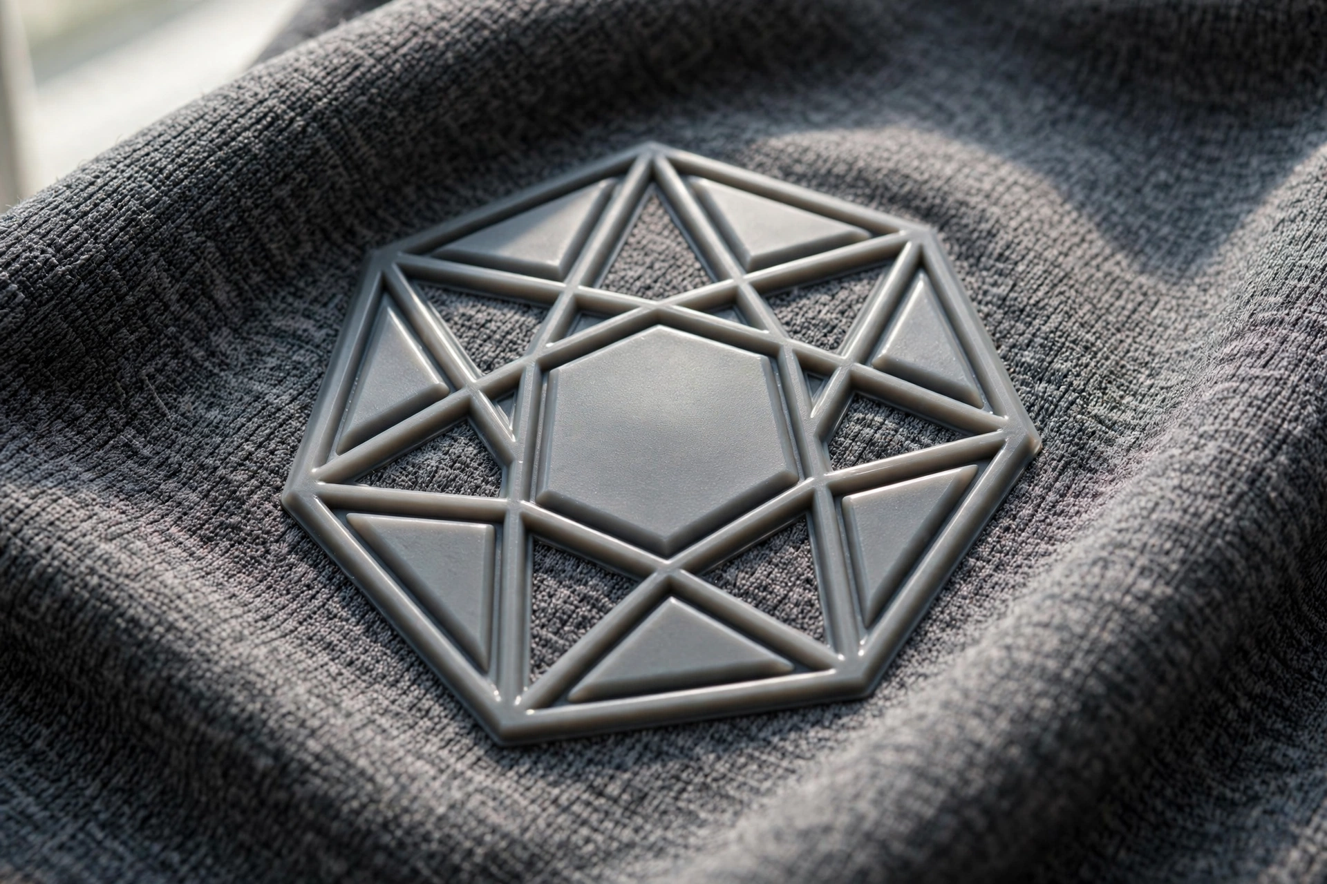 High-Density (HD) & 3D Silicone Printing (สกรีนซิลิโคนสันคม) — 10 เทคนิคการพิมพ์ลายและสกรีนเสื้อยอดนิยมปี 2026 คู่มือเลือกวิธีตกแต่งเนื้อผ้าให้ตอบโจทย์แบรนด์และยูนิฟอร์ม