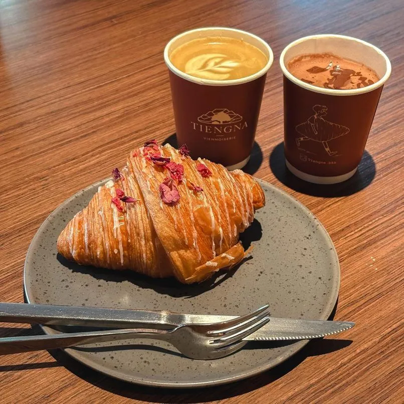 Tiengna Viennoiserie (เถียงนา เวียนนัวเซอรี่) — 10 คาเฟ่และร้านเบเกอรีครัวซองต์สไตล์ฝรั่งเศสยอดนิยมในกรุงเทพฯ ประจำปี 2569 สัมผัสความกรอบฉ่ำเนยแท้ระดับพรีเมียม