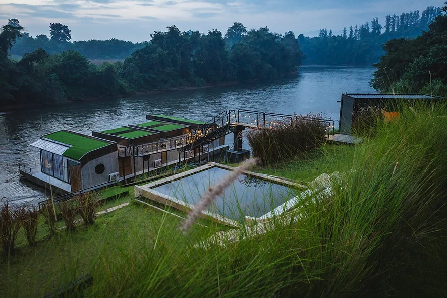 เดอะ ทริสต์ ริเวอร์แคว (The Tryst River Kwai) — 10 ที่พักและรีสอร์ตริมน้ำกาญจนบุรี บรรยากาศสุดสงบสำหรับทริปพักผ่อนรับลมหนาวปลายปี 2569