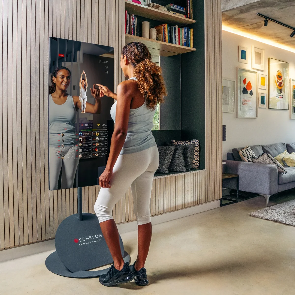 Echelon Reflect Fitness Mirror — 10 นวัตกรรมเครื่องออกกำลังกายอัจฉริยะในบ้าน (Smart Home Gym) ยอดนิยมปี 2026 เปลี่ยนห้องนั่งเล่นเป็นฟิตเนสส่วนตัวด้วยพลัง AI