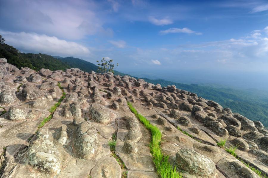 อุทยานแห่งชาติภูหินร่องกล้า และ ลานหินปุ่ม — 10 จุดชมทะเลหมอกและขุนเขายอดนิยมในไทย สำหรับวางแผนรับลมหนาวช่วงปลายปี 2569