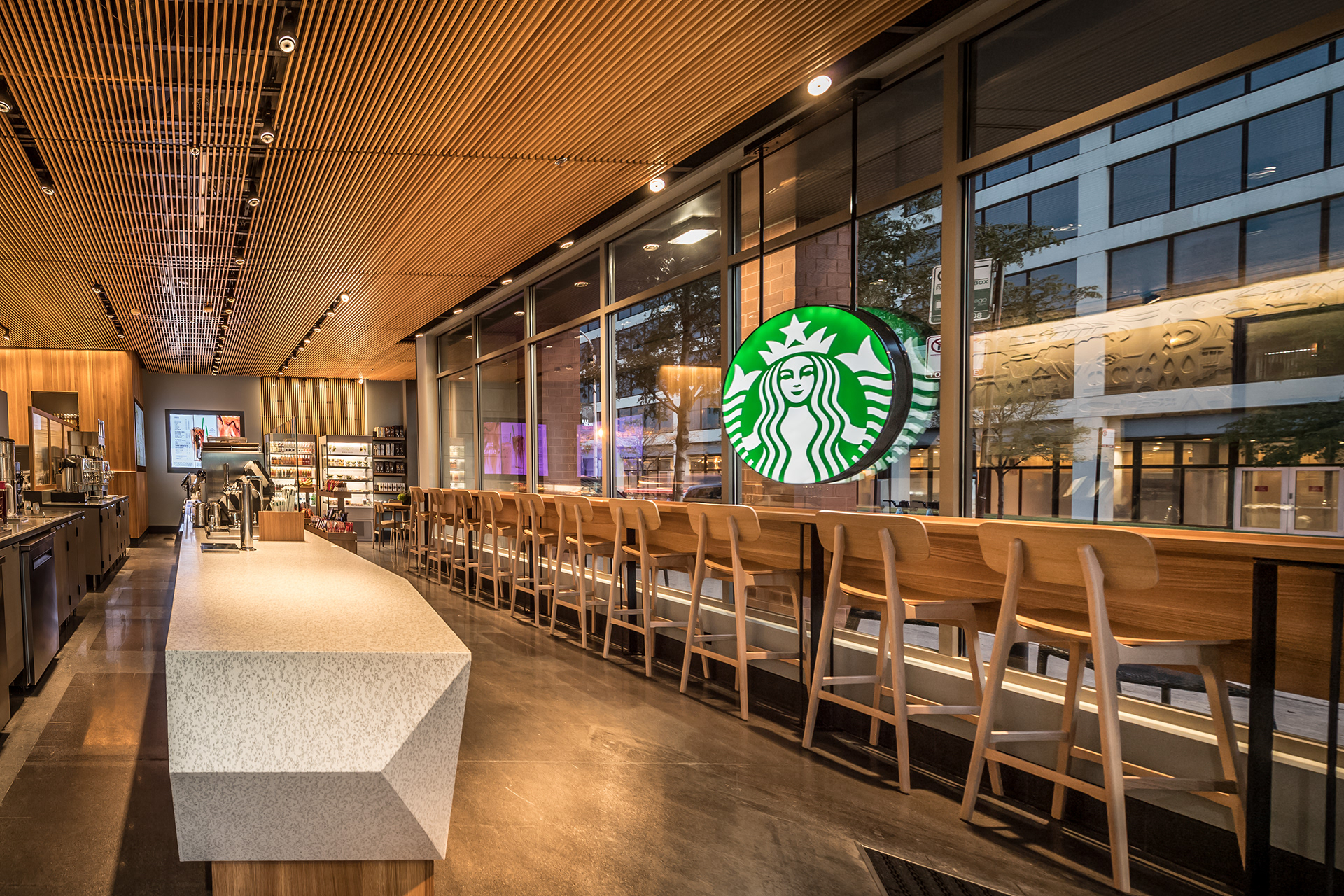 Starbucks (สตาร์บัคส์)