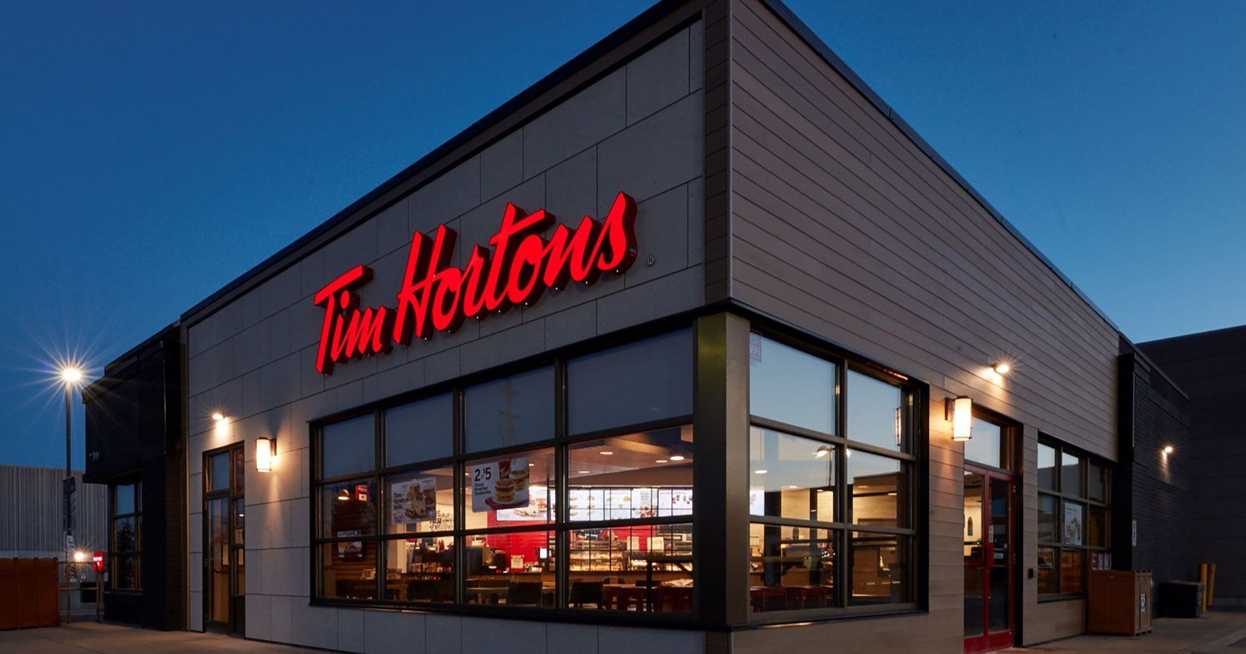 Tim Hortons (ทิม ฮอร์ตันส์) — 10 อันดับแบรนด์เชนร้านกาแฟที่มีจำนวนสาขามากที่สุดในโลก อัปเดตสถิติล่าสุดปี 2026