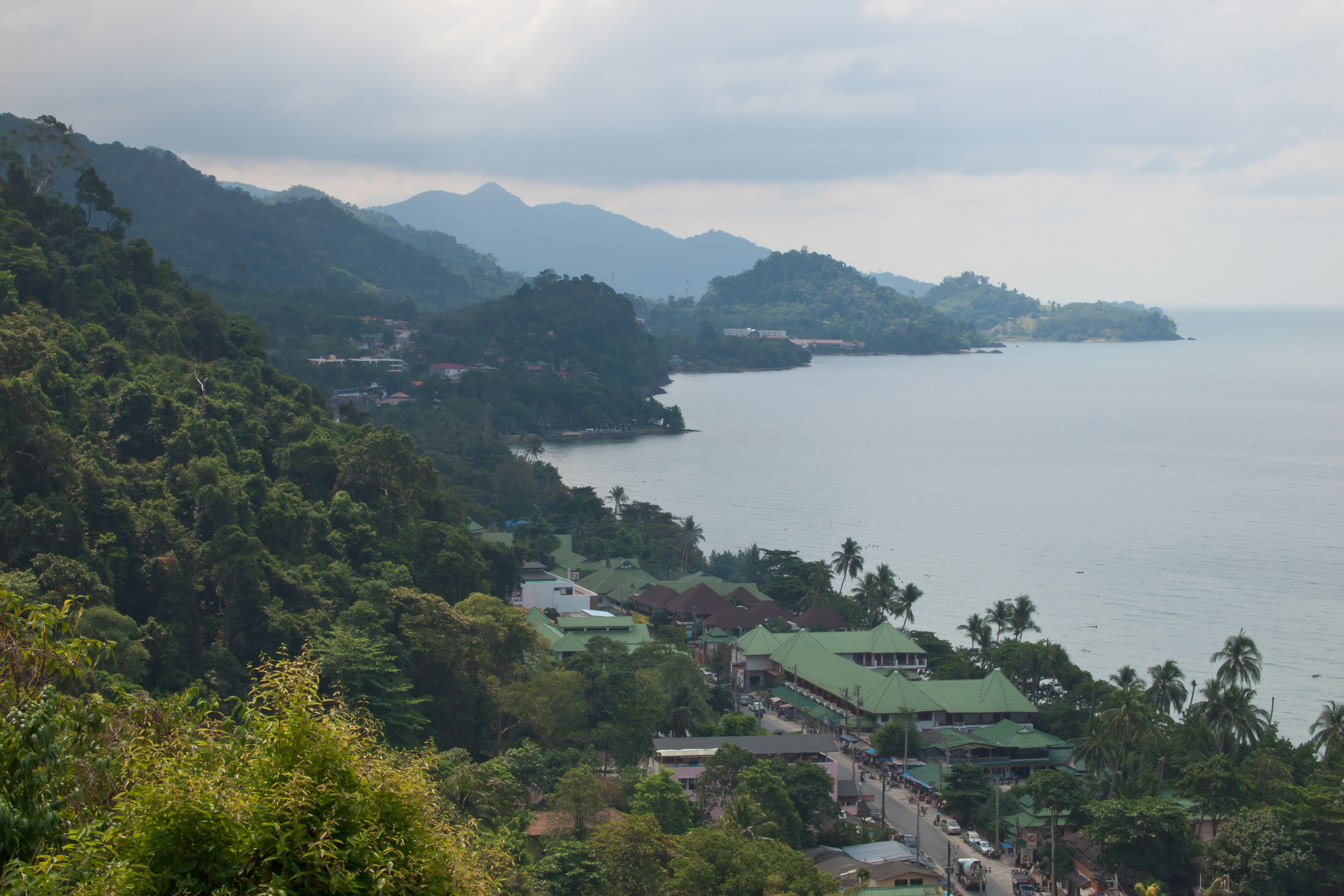 เกาะช้าง — 10 อันดับเกาะที่มีพื้นที่ขนาดใหญ่ที่สุดในประเทศไทย อัปเดตข้อมูลทางการปี 2569