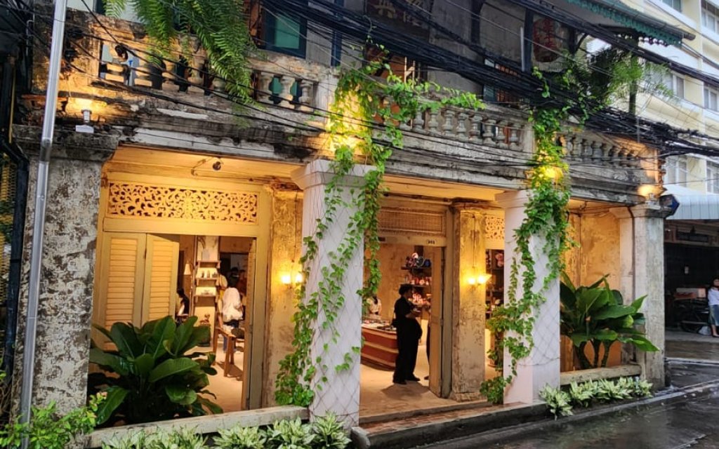 965bkk — 10 คาเฟ่และเบเกอรี่สไตล์อาร์ทิซาน ย่านเจริญกรุง-ตลาดน้อย ยอดนิยมปี 2569 ปักหมุดมุมถ่ายรูปคลาสสิกริมย่านเมืองเก่า