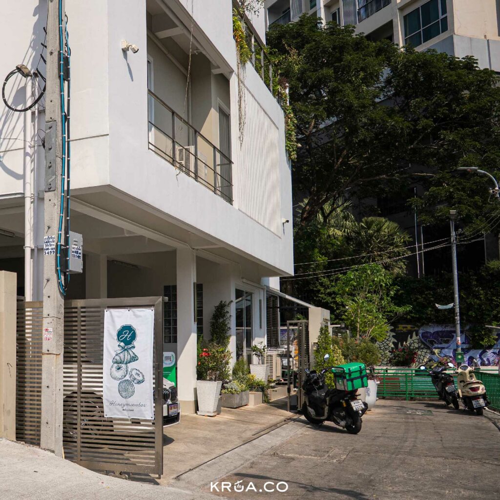 Honeymoonbox — 10 คาเฟ่และเบเกอรี่สไตล์อาร์ทิซาน ย่านเจริญกรุง-ตลาดน้อย ยอดนิยมปี 2569 ปักหมุดมุมถ่ายรูปคลาสสิกริมย่านเมืองเก่า