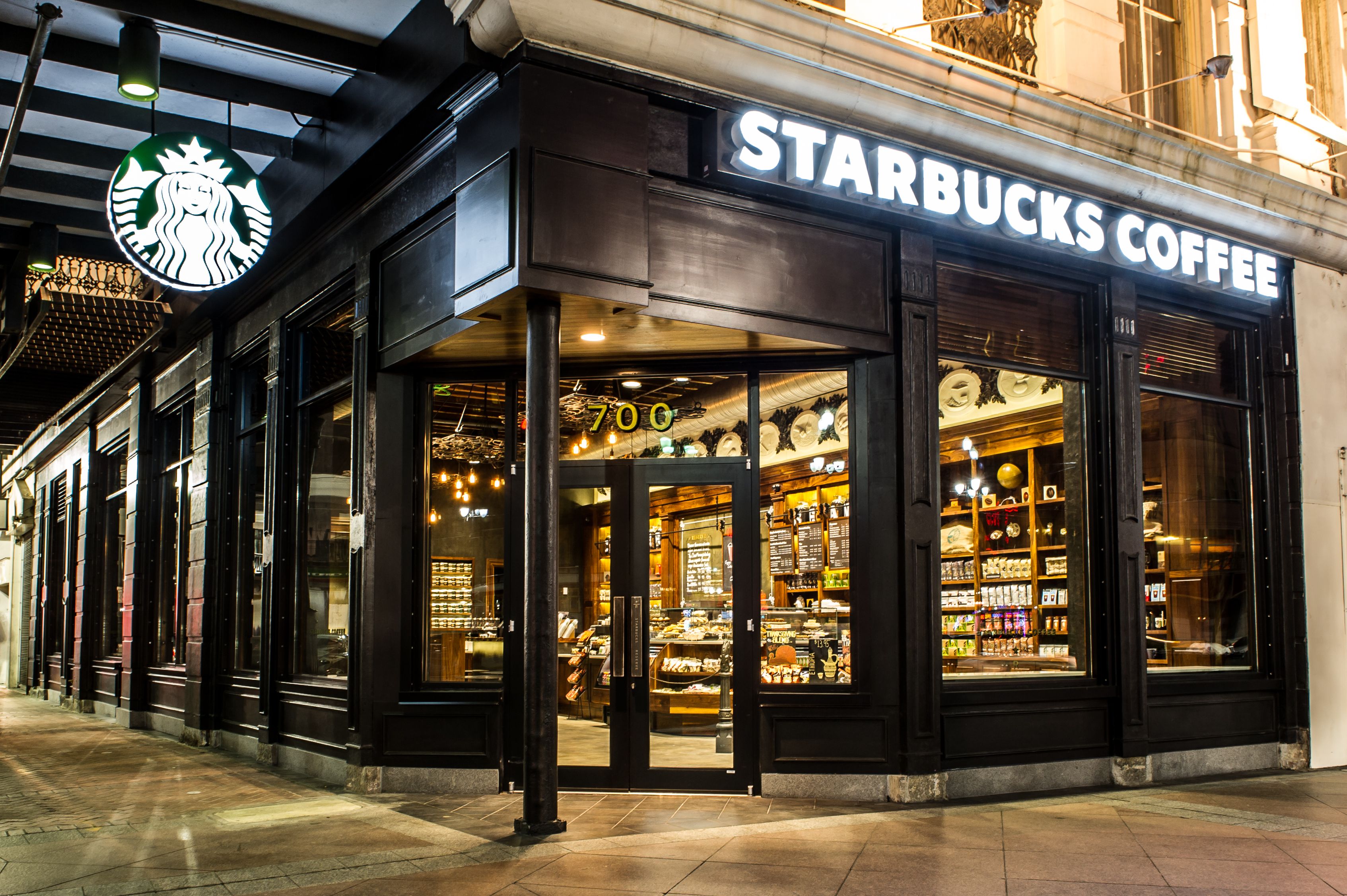 Starbucks (สตาร์บัคส์) — 10 อันดับเชนร้านอาหารฟาสต์ฟู้ดที่มียอดขายต่อปีสูงที่สุดในโลก อัปเดตสถิติล่าสุดปี 2026