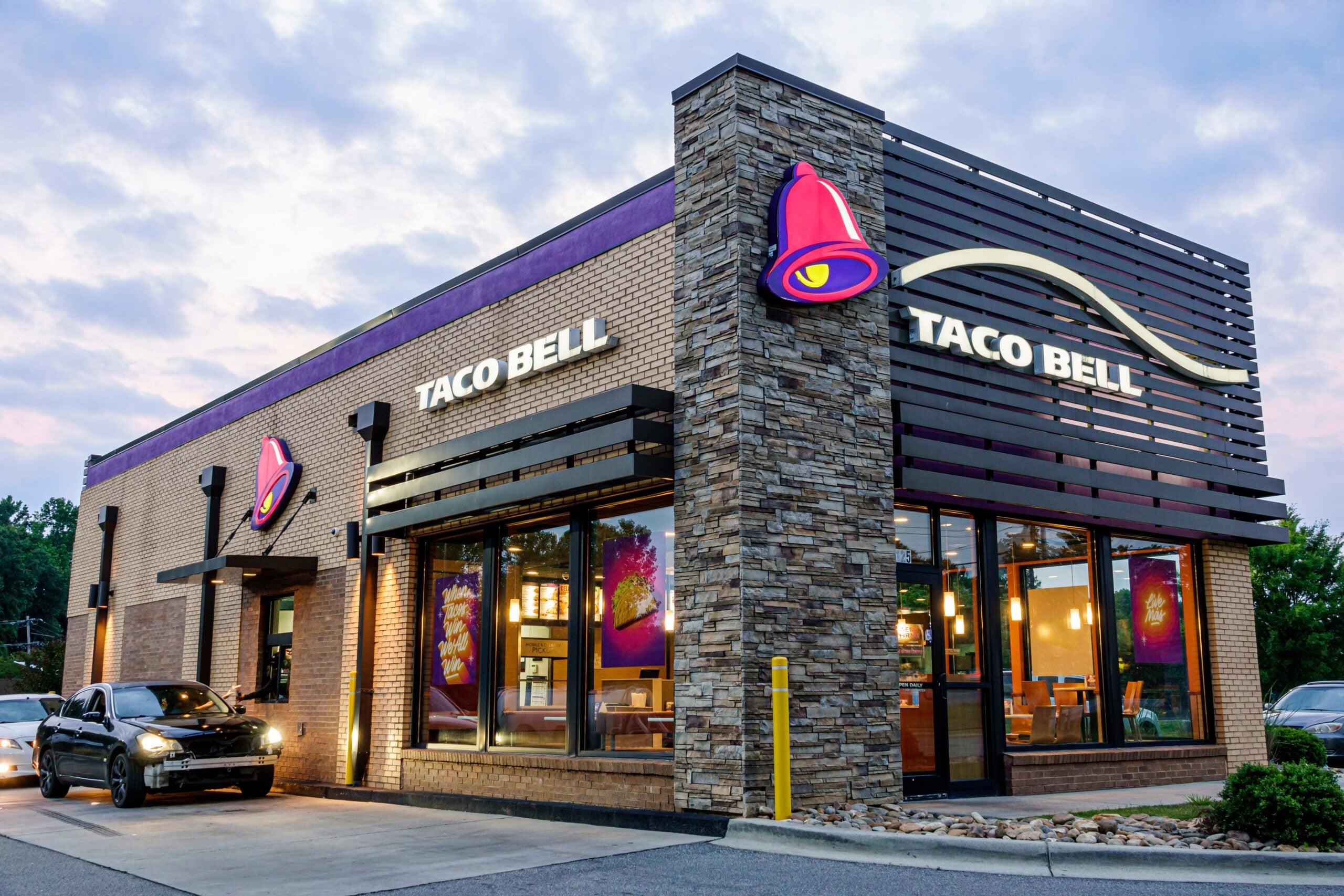 Taco Bell (ทาโก้ เบลล์) — 10 อันดับเชนร้านอาหารฟาสต์ฟู้ดที่มียอดขายต่อปีสูงที่สุดในโลก อัปเดตสถิติล่าสุดปี 2026