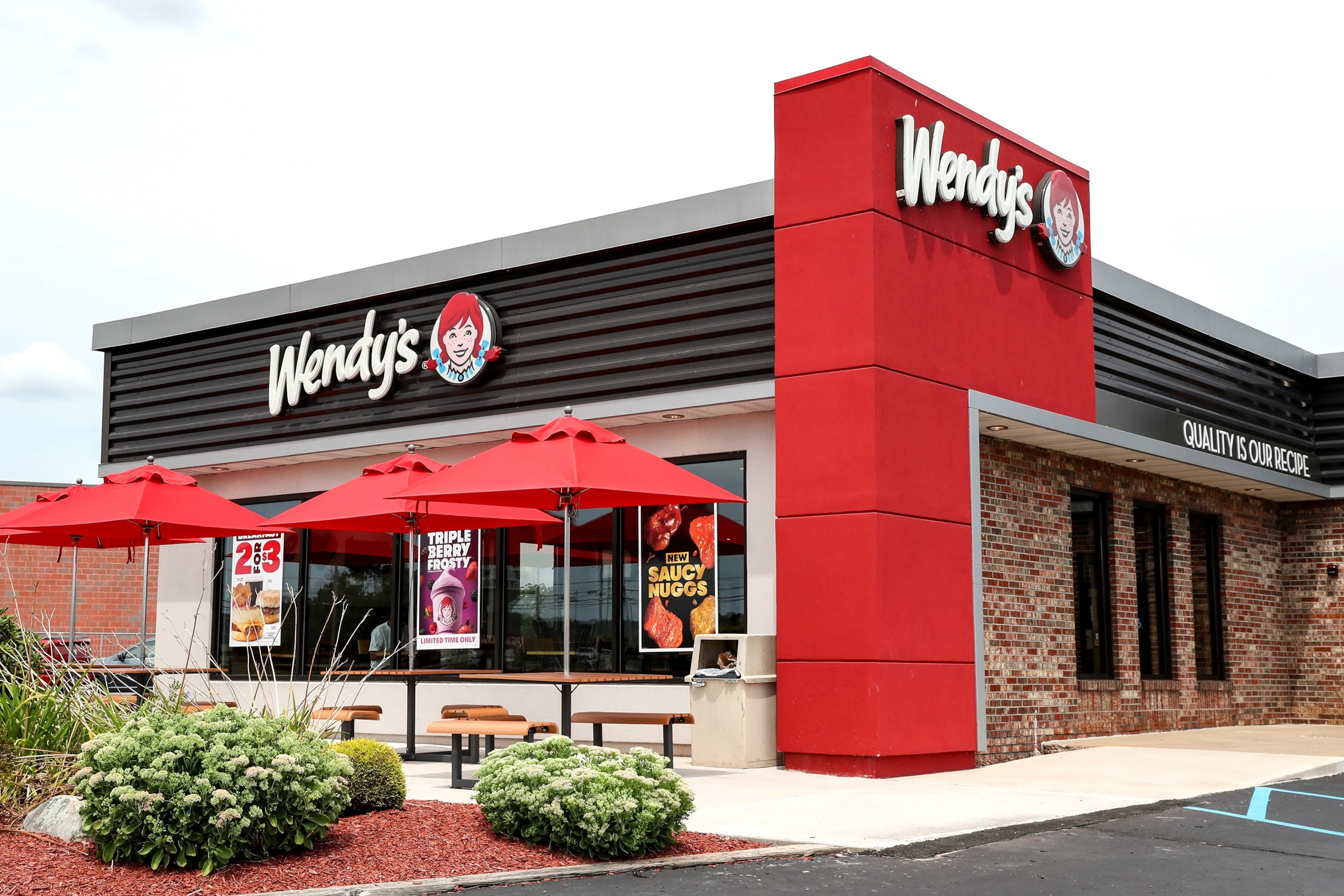 Wendy's (เวนดี้ส์) — 10 อันดับเชนร้านอาหารฟาสต์ฟู้ดที่มียอดขายต่อปีสูงที่สุดในโลก อัปเดตสถิติล่าสุดปี 2026