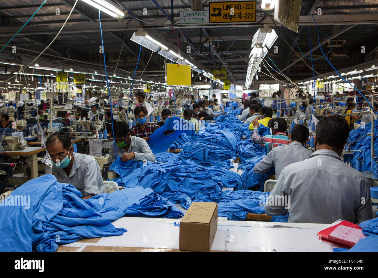 ขนาดมูลค่าอุตสาหกรรมรับจ้างผลิตเสื้อผ้าระดับโลก — 10 เรื่องน่ารู้ในหมวดโรงงานผลิตเสื้อผ้า & แฟชั่น สรุปทิศทางอุตสาหกรรมยุคใหม่