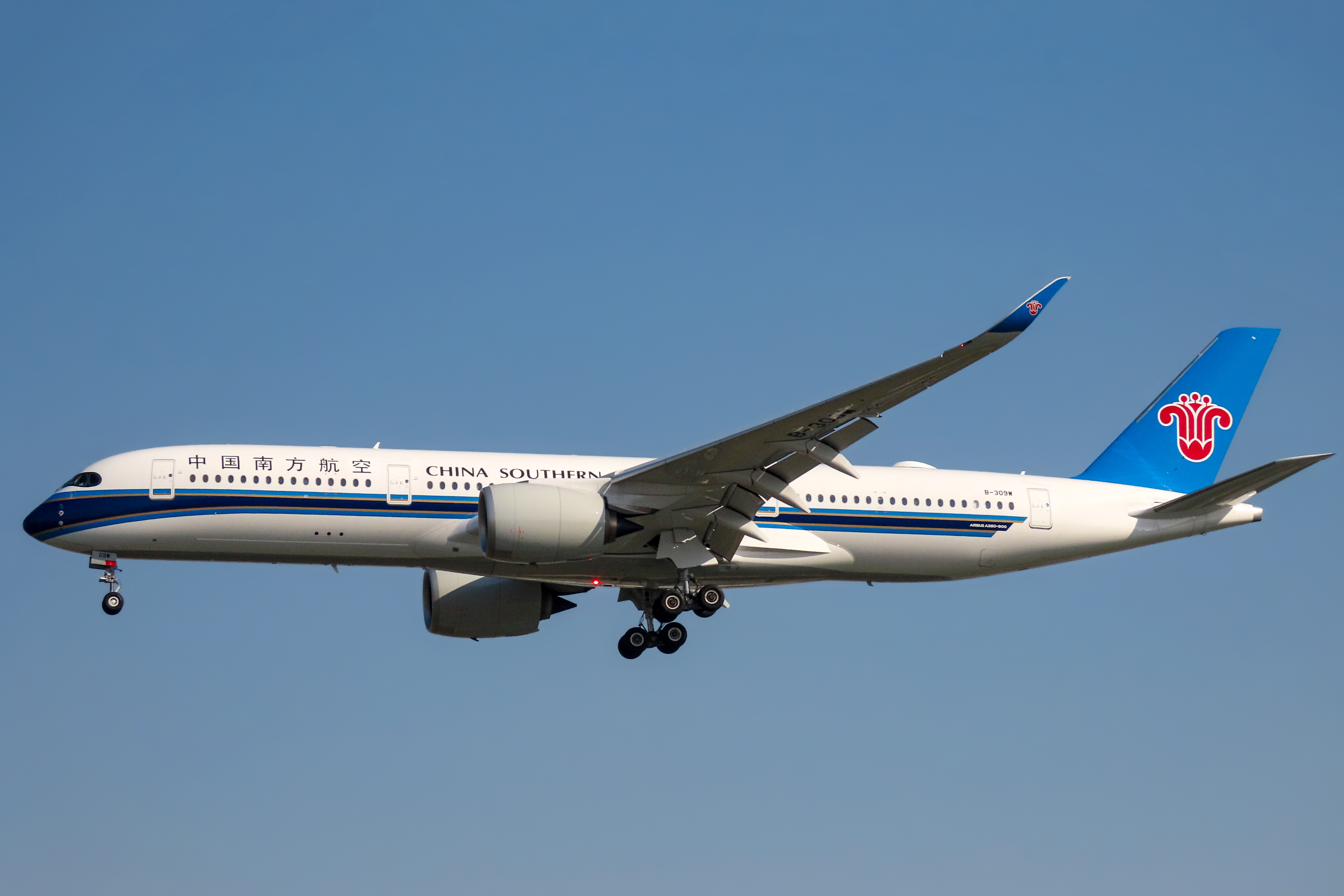 China Southern Airlines Group (ไชน่าเซาเทิร์นแอร์ไลน์กรุ๊ป) — 10 อันดับกลุ่มสายการบินที่มียอดผู้โดยสารรวมต่อปีสูงที่สุดในโลก อัปเดตสถิติล่าสุดปี 2026