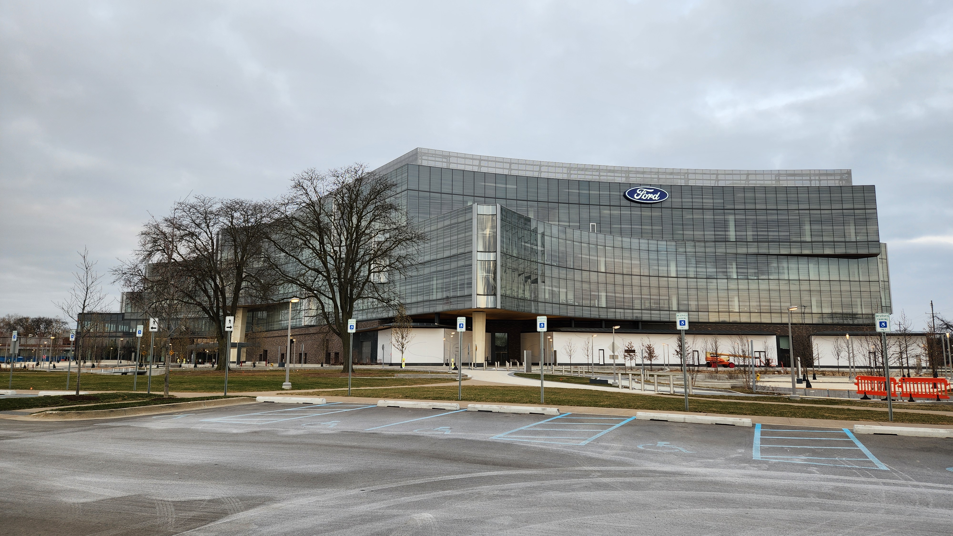 Ford Motor Company (ฟอร์ด มอเตอร์) — 10 อันดับกลุ่มบริษัทผู้ผลิตรถยนต์ที่มียอดขายรวมสูงที่สุดในโลก อัปเดตสถิติล่าสุดปี 2026