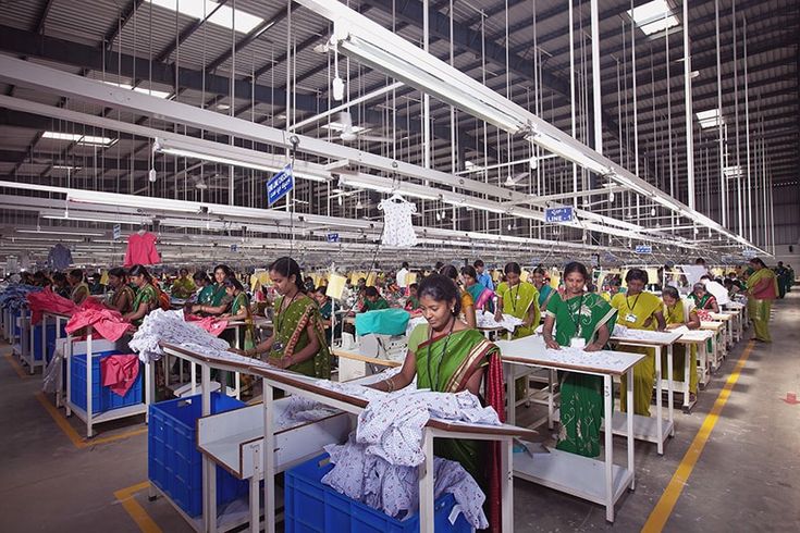 มูลค่าตลาดโรงงานรับจ้างผลิตเสื้อผ้าแตะ 5 แสนล้านดอลลาร์ — 10 เรื่องน่ารู้ในหมวดโรงงานผลิตเสื้อผ้าและแฟชั่น เจาะลึกตัวเลขอุตสาหกรรมสิ่งทอยุคใหม่