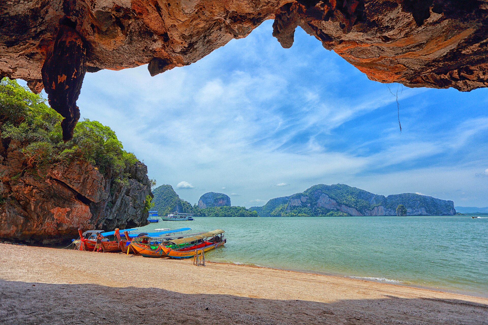 อุทยานแห่งชาติอ่าวพังงา — 10 อุทยานแห่งชาติทางทะเลฝั่งอันดามันยอดนิยมในไทย ปี 2569 ต้อนรับฤดูกาลเปิดเกาะและดำน้ำช่วงปลายปี