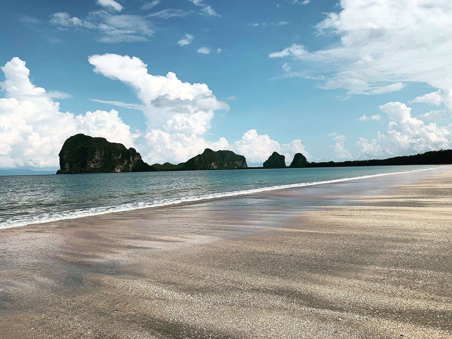 อุทยานแห่งชาติหาดเจ้าไหม — 10 อุทยานแห่งชาติทางทะเลฝั่งอันดามันยอดนิยมในไทย ปี 2569 ต้อนรับฤดูกาลเปิดเกาะและดำน้ำช่วงปลายปี