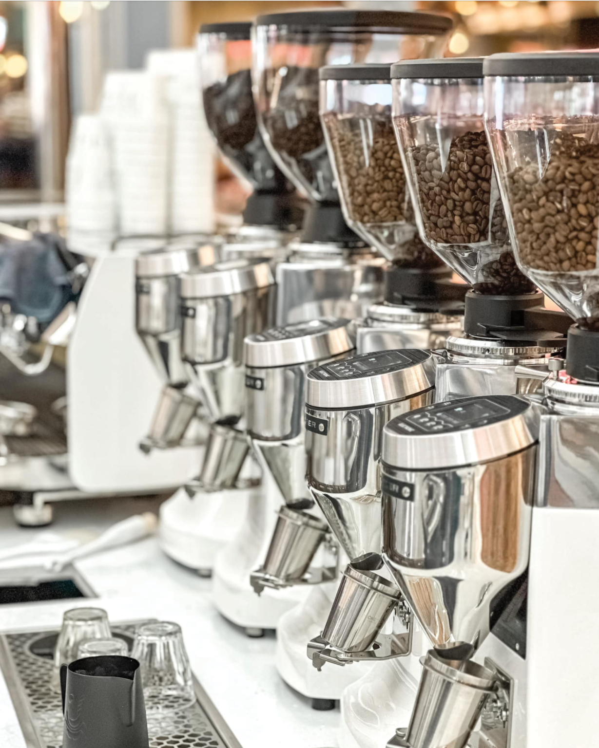 ตลาดกาแฟพิเศษ (Specialty Coffee) ครองสัดส่วนเกือบครึ่งหนึ่งของตลาด — 10 เรื่องน่ารู้ในหมวดอาหารและคาเฟ่ อัปเดตสถิติล่าสุดปี 2026